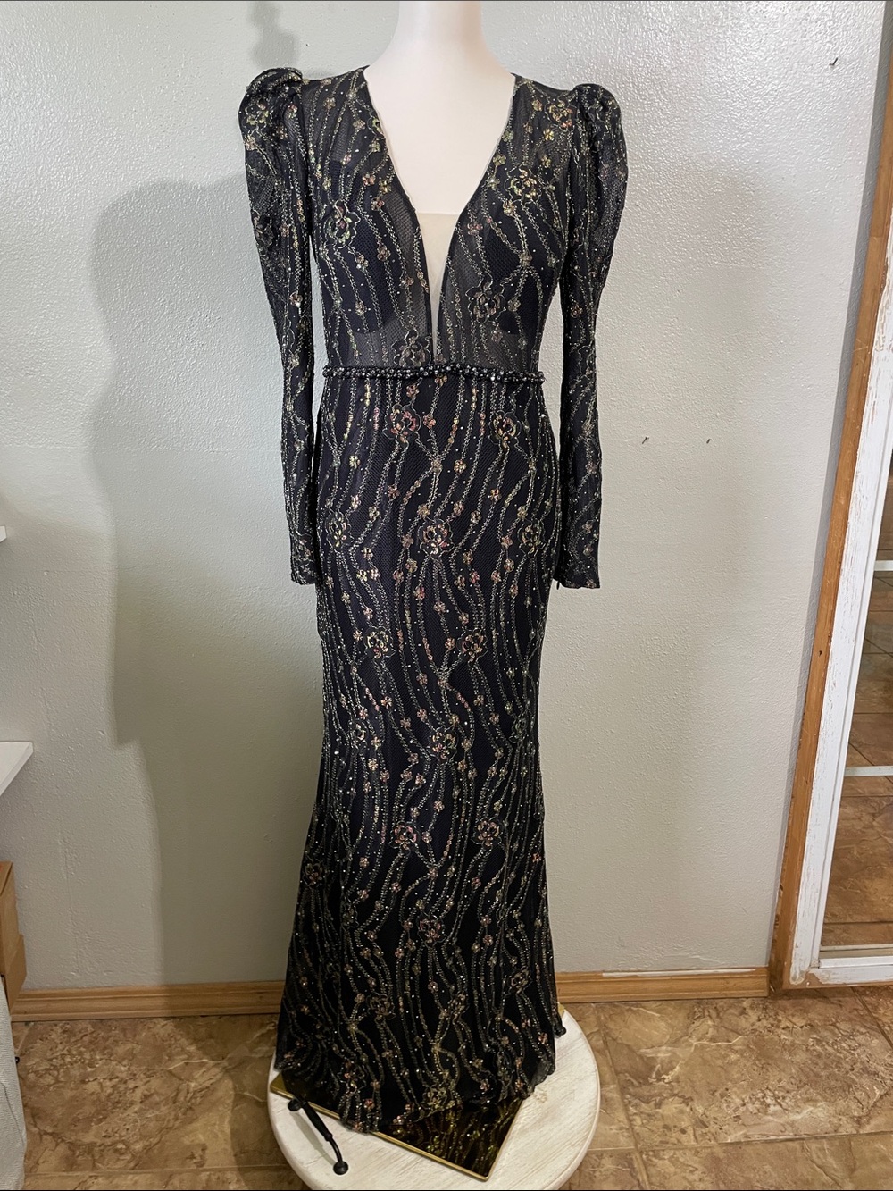 Rhinestone Plunge Formal Evening Gown Sz 12 Black Tie Red Carpet Gala MacDuggal